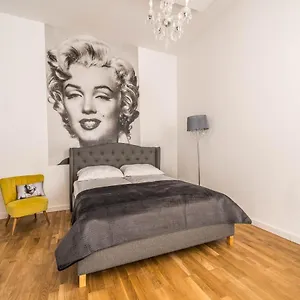  Apartament Marilyn W Kamienicy Wicherkiewiczow
